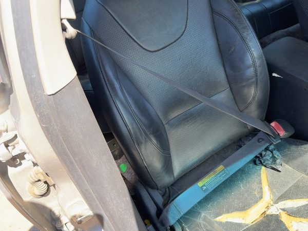 05-06 G6 Passenger Right Front Seat Belt Retractor Oem Shoulder Ebony 192 — photo 3