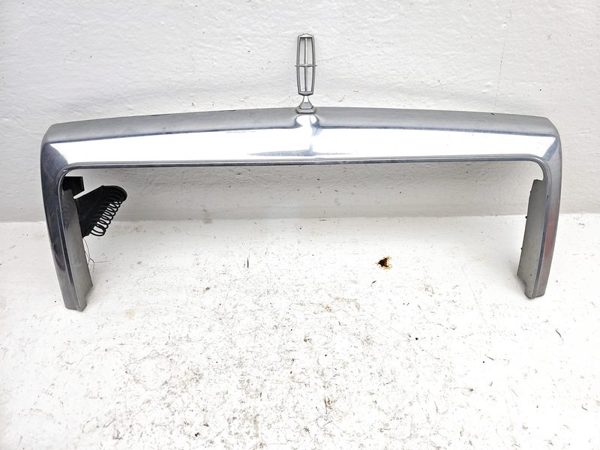 1993-1994 Lincoln Town Car Grille Surround Molding Chrome With Hood Ornament Oem — photo 1
