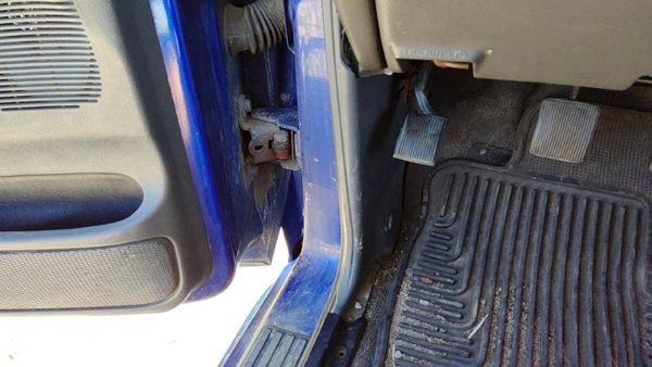 2004-2011 Ford Ranger Driver Left Lower Kick Trim Panel Oem Black Rf — photo 1
