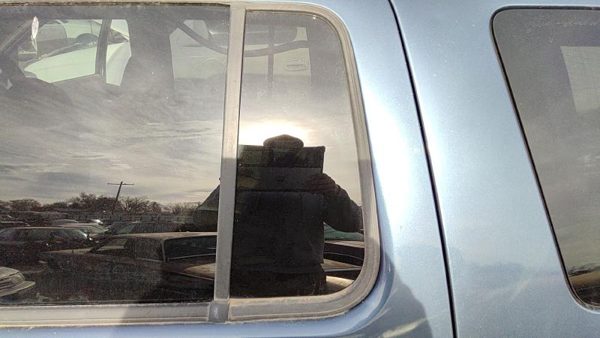 2002-2010 Ford Explorer Driver Left Rear Vent Window Back Door Glass With Frame — photo 2