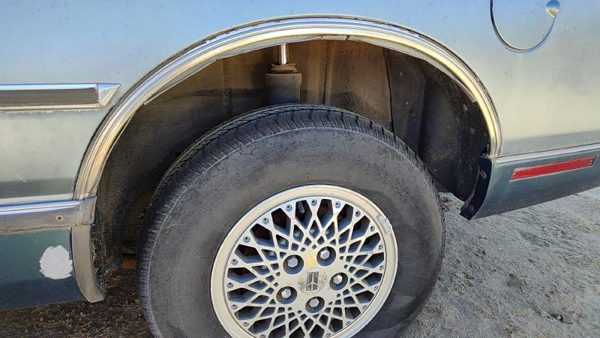 1988-1991 Olds Cutlass Cierra Driver Left Rear Wheel Flare Moulding Oem Back — photo 2