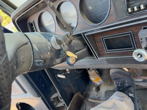1981-1987 Dodge D150 Steering Column Assembly Oem — photo 3