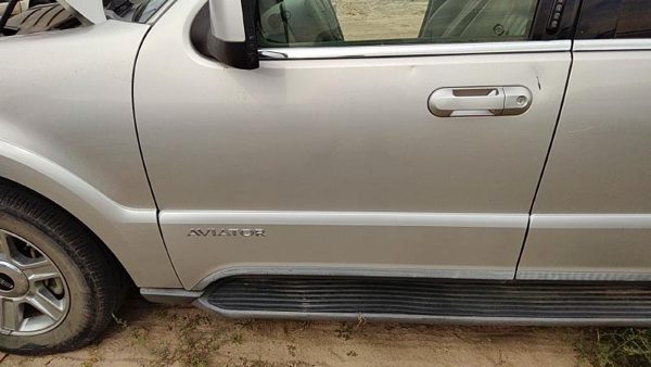 2003 Lincoln Aviator Front Door LH Silver Jp — photo 2
