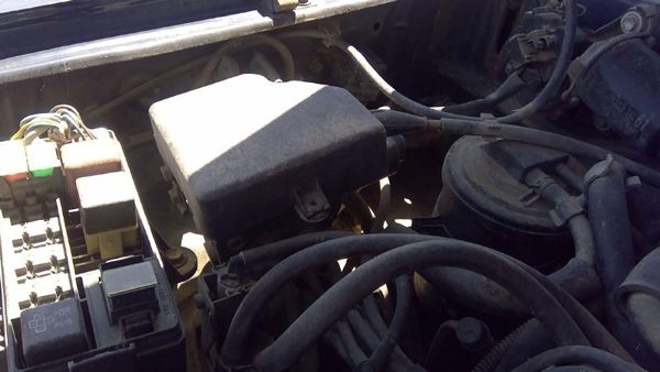 1994-1995 Toyota 4 Runner Cruise Control Servo Assembly Module with Cable 3.0L — photo 5