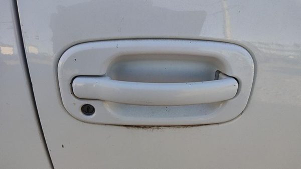 00-06 Chevy Suburban Passenger Right Front Outside Door Handle 50U Summit White — photo 1