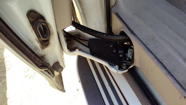 04-10 Toyota Sienna Passenger Right Rear Door Lower Roller Assembly Oem Back — photo 3