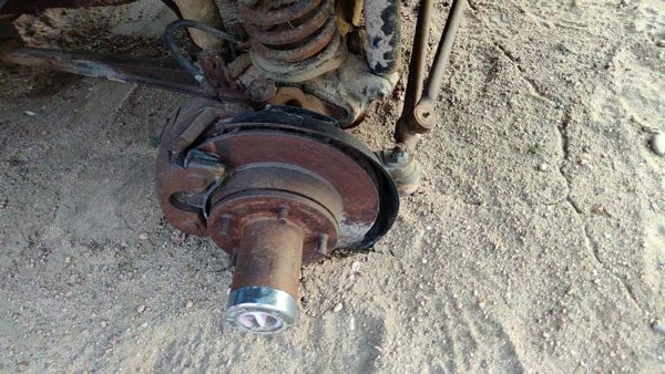1979 Ford F150 Passenger Right Front Spindle Steering Knuckle With Wheel Hub 4X4 — photo 3