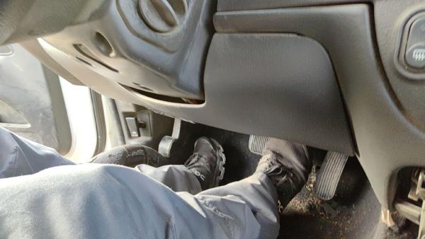 2005-2011 Ford Crown Vic Lower Dash Under Column Knee Bolster Trim Panel Black — photo 1
