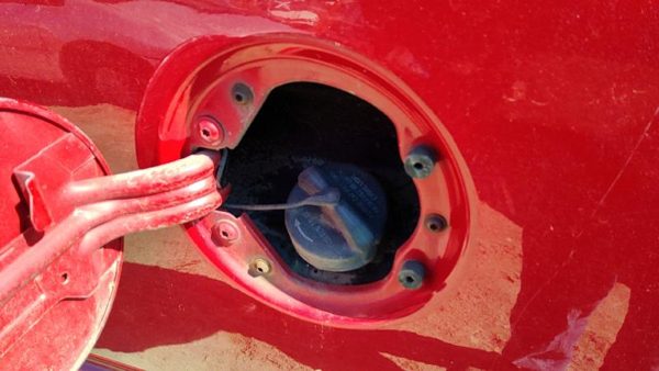 2003-2005 Dodge Ram 1500 Fuel Filler Neck Assembly With Gas Cap Oem 52102663aa — photo 1