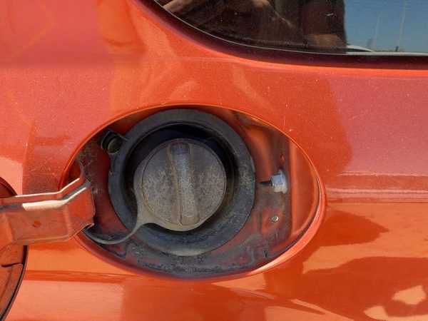 2005-2007 Ford Escape Fuel Filler Neck Assembly With Gas Cap Oem 5L8Z9034Cn — photo 2