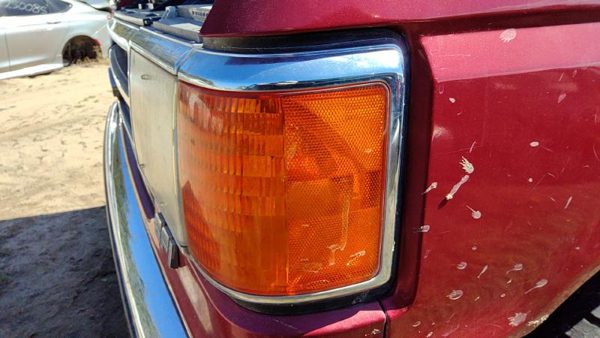 1991 Ford F150 Fog/mark/park/turn Light/lamp LH — photo 1