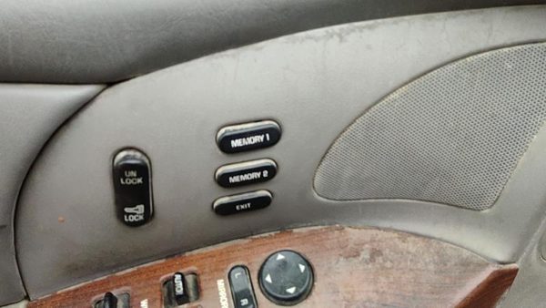2000 Buick Park Avenue Door Switch Front Ave — photo 2