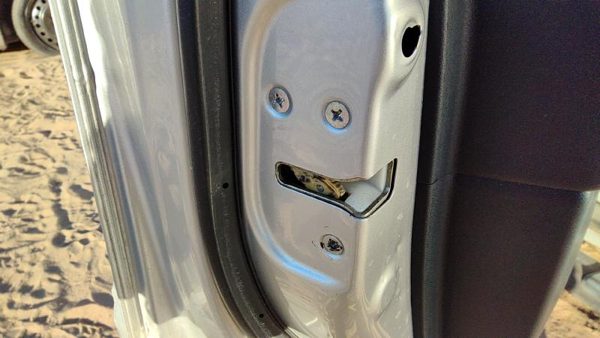 2009-2015 Honda Pilot Driver Left Front Door Latch With Rods/Cables Oem — photo 1