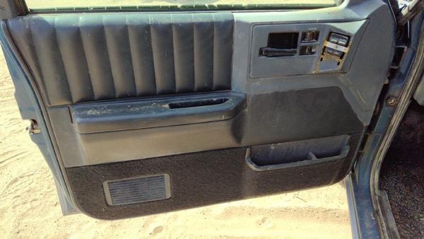 1994 Chevy S10 Blazer Driver Left Front Door Trim Panel With Master Switch Black — photo 1