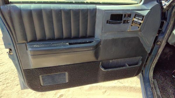 1994 Chevy S10 Blazer Driver Left Front Door Trim Panel With Master Switch Black — photo 2