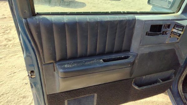 1994 Chevy S10 Blazer Driver Left Front Door Trim Panel With Master Switch Black — photo 3