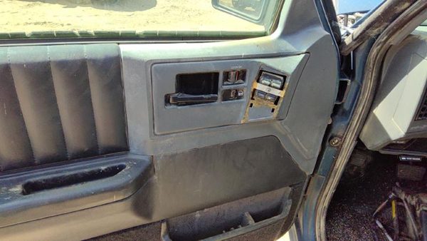 1994 Chevy S10 Blazer Driver Left Front Door Trim Panel With Master Switch Black — photo 6