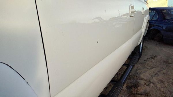 2001 Suburban 1500 Front Door LH 50U Summit White — photo 5