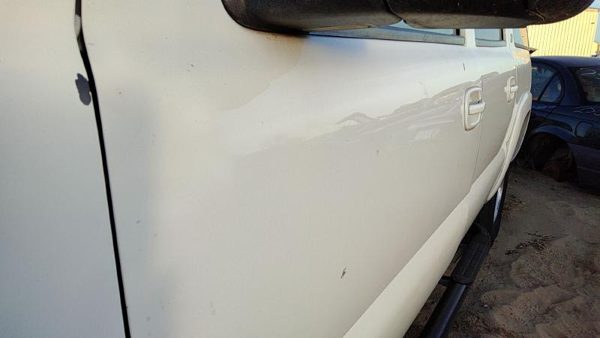 2001 Suburban 1500 Front Door LH 50U Summit White — photo 4
