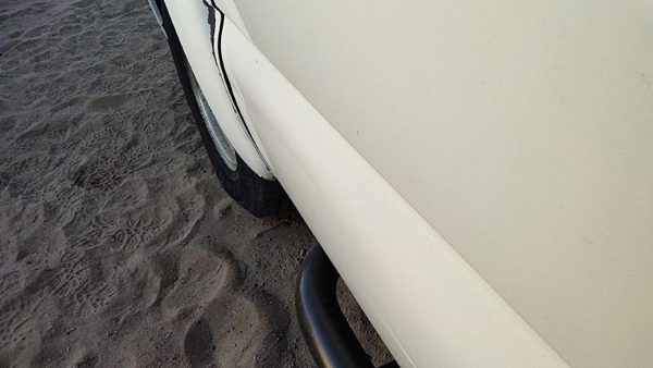 2001 Suburban 1500 Front Door LH 50U Summit White — photo 9