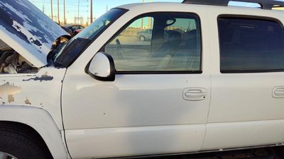 2001 Suburban 1500 Front Door LH 50U Summit White