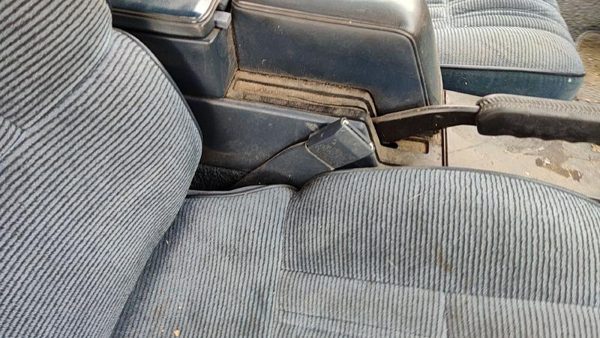 88-91 Cutlass Calais Passenger Right Front Seat Belt Buckle Receiver Blue 2 Door — photo 2