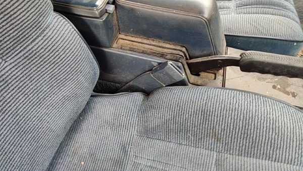 88-91 Cutlass Calais Passenger Right Front Seat Belt Buckle Receiver Blue 2 Door — photo 3