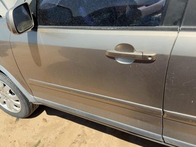 2005 Honda CR-V Front Door LH Gold