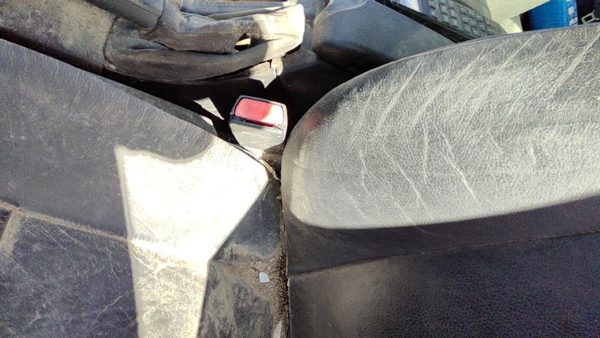 1997-1998 Bmw 540I Driver Left Front Seat Belt Buckle Receiver Oem Black — photo 3