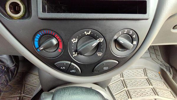 00-07 Focus Station Wagon Temperature Control Module In Dash Heater Ac Head Unit — photo 2