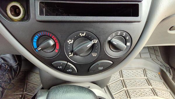 00-07 Focus Station Wagon Temperature Control Module In Dash Heater Ac Head Unit — photo 4
