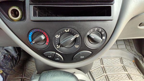 00-07 Focus Station Wagon Temperature Control Module In Dash Heater Ac Head Unit — photo 5