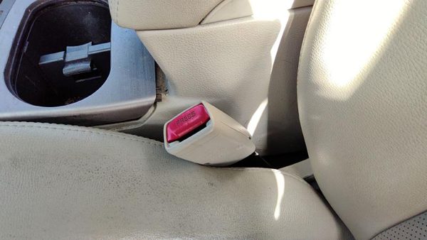 10-14 Legacy Outback Driver Left Front Seat Belt Buckle Receiver Wil Warm Ivory — photo 2