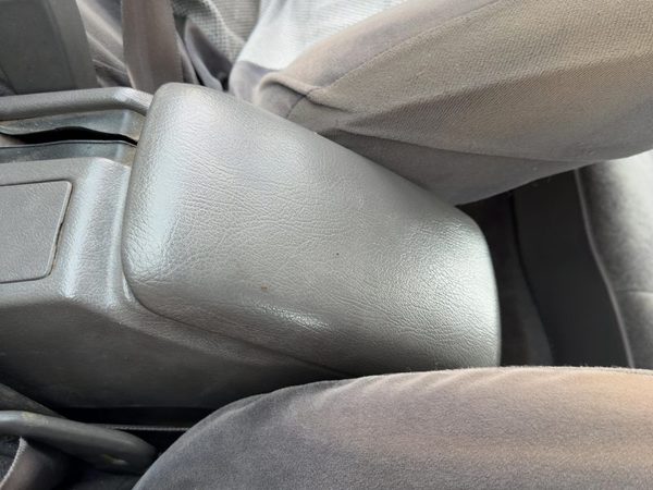 1990-1991 Subaru Legacy Center Console Lid Only Oem Arm Rest Fold Down Gray — photo 2