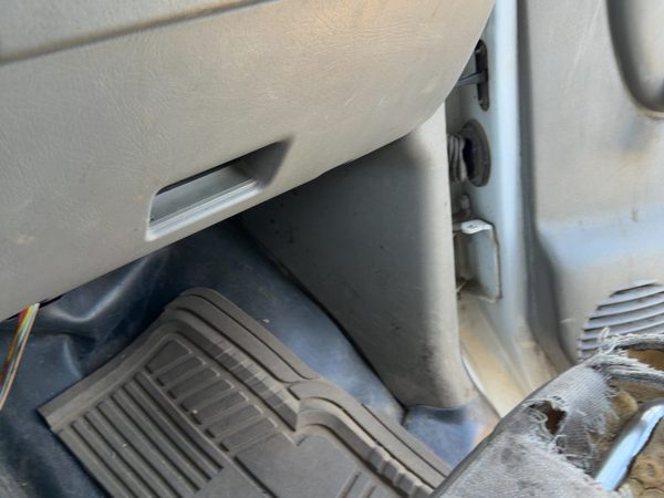 1996-2002 Chevy Express 2500 Passenger Right Lower Kick Trim Panel Oem Grey 92G — photo 3