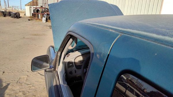 1998 Ford Ranger Front Door LH Ps Pacific Green — photo 2