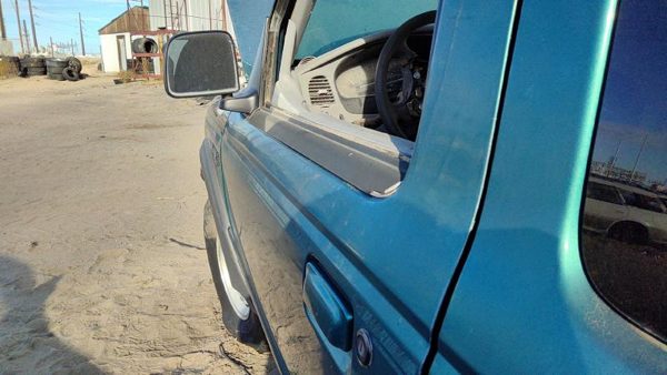 1998 Ford Ranger Front Door LH Ps Pacific Green — photo 3