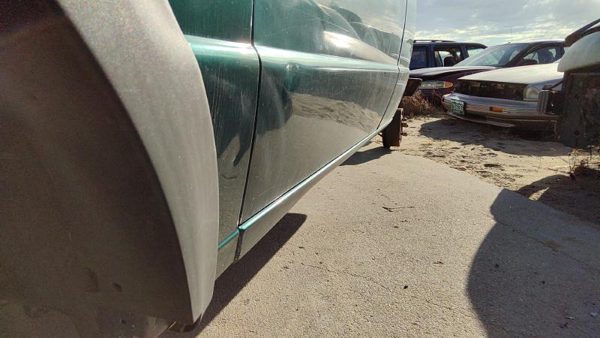 1998 Ford Ranger Front Door LH Ps Pacific Green — photo 9