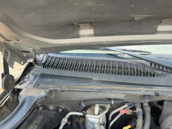 1999-2007 Chevy Suburban Windshield Wiper Cowl Vent Trim Panel Oem Cover — photo 5