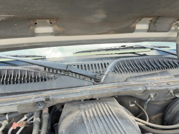 1999-2007 Chevy Suburban Windshield Wiper Cowl Vent Trim Panel Oem Cover — photo 6