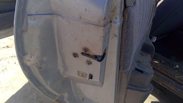 91-96 Chevy Caprice Driver Left Rear Door Latch With Rods/Cables Assembly Back — photo 3