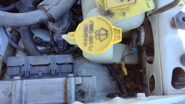 1998 Chrysler Town Cntry Washer Bottle & Country — photo 2
