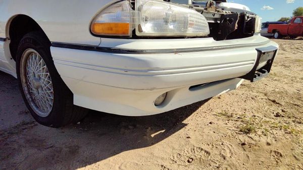1992-1995 Pontiac Bonneville Front Bumper Cover Assembly Oem White 25556915 — photo 3