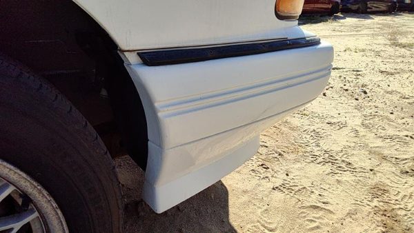 1992-1995 Pontiac Bonneville Front Bumper Cover Assembly Oem White 25556915 — photo 5
