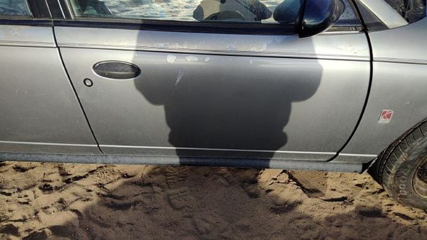 1997 Saturn Sl1 Front Door RH Silver — photo 3