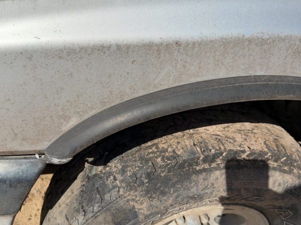 1988-1992 Isuzu Pup Driver Left Front Wheel Flare Moulding Oem Fender — photo 4