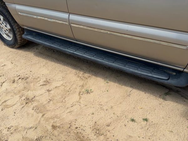 2001-2006 Chevy Suburban Passenger Right Running Board Side Step Oem 4X4 — photo 1