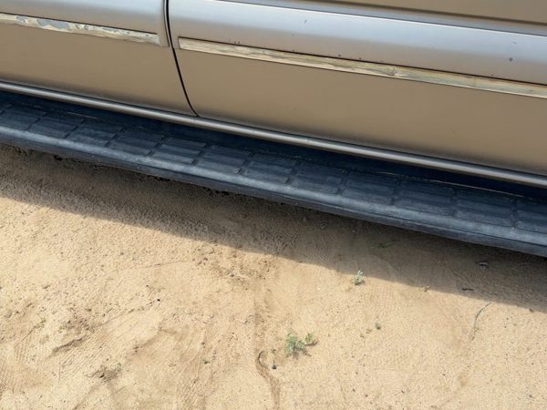 2001-2006 Chevy Suburban Passenger Right Running Board Side Step Oem 4X4 — photo 3