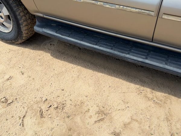 2001-2006 Chevy Suburban Passenger Right Running Board Side Step Oem 4X4 — photo 5