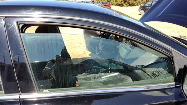 2013-2019 Nissan Sentra Passenger Right Front Side Window Door Glass Oem — photo 2